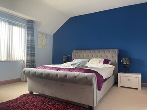 5 soverom, skrivebord, strykejern/-brett og wi-fi (inkludert)