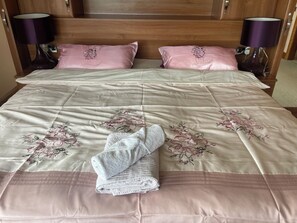 5 bedrooms, desk, iron/ironing board, free WiFi