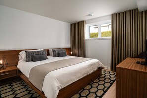 2 makuuhuonetta, työpöytä, ilmainen Wi-Fi, vuodevaatteet