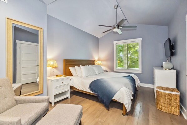 4 chambres, fer et planche à repasser, lit de bébé portatif