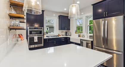 Taylor Street Retreat, a freshly updated home just steps from an HOA pool and do