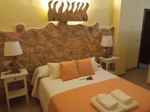 5 bedrooms, iron/ironing board, free WiFi, bed sheets