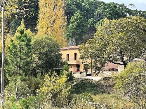 Cortijo de las Cañadas, 500 meters from the source of the Mundo River (Los Chorros).