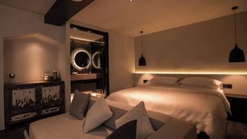 Classic Double Room, City View | Desk, laptop workspace, free WiFi