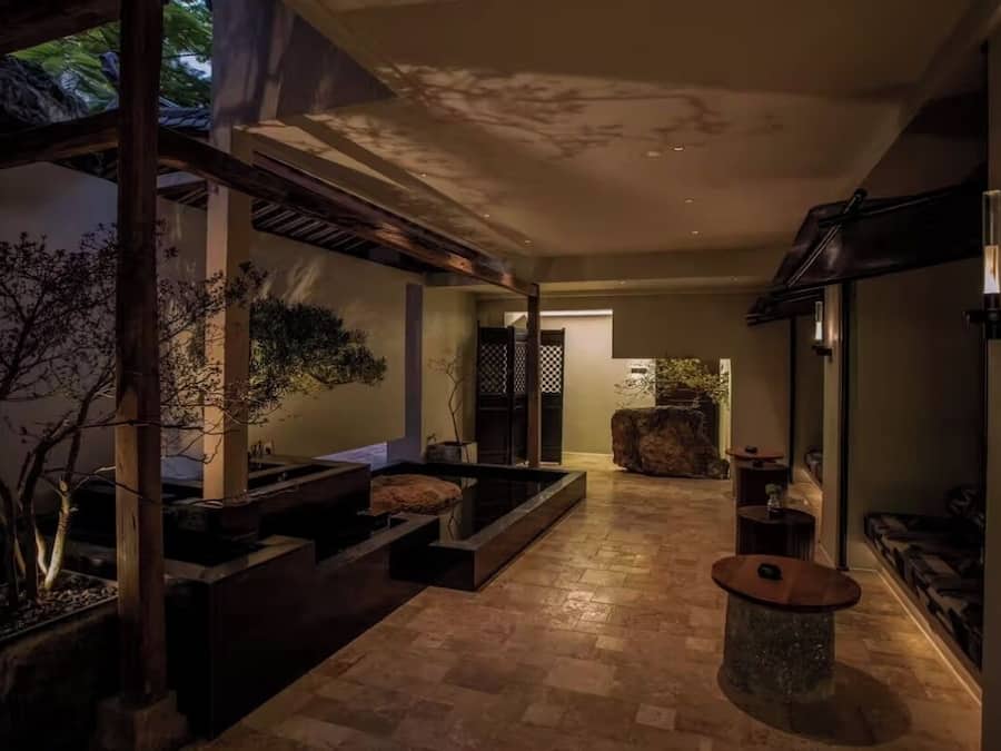 Coin salon dans le hall