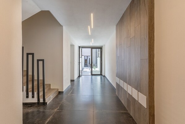 المنشأة من الداخل