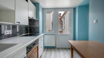 Réfrigérateur, micro-ondes, four, lave-vaisselle