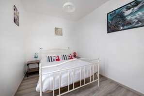 2 bedrooms, iron/ironing board - House for 5 people, 350m from the beach. (La Bernerie-en-Retz)