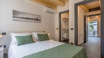 3 habitaciones y tabla de planchar con plancha