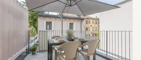 تناول الطعام بالخارج