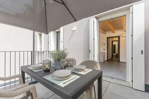 Outdoor dining - GuestHost - Le Agavi - Lovely Flat X6 with Terrace (Ferrara)