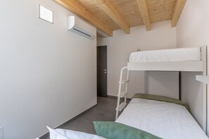 3 Schlafzimmer, Bügeleisen/Bügelbrett