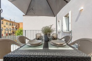 Outdoor dining - GuestHost - Le Agavi - Lovely Flat X6 with Terrace (Ferrara)