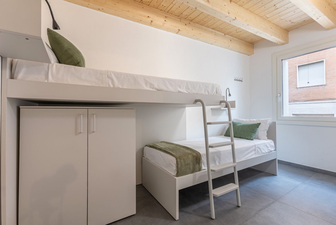 3 chambres, fer et planche à repasser