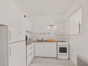 Fridge, microwave, oven, coffee/tea maker