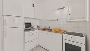 Kaffetrakter/tekoker, kjøleskap, mikrobølgeovn og ovn