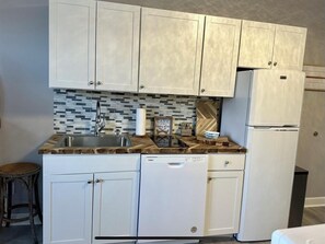 Microwave, stovetop, dishwasher