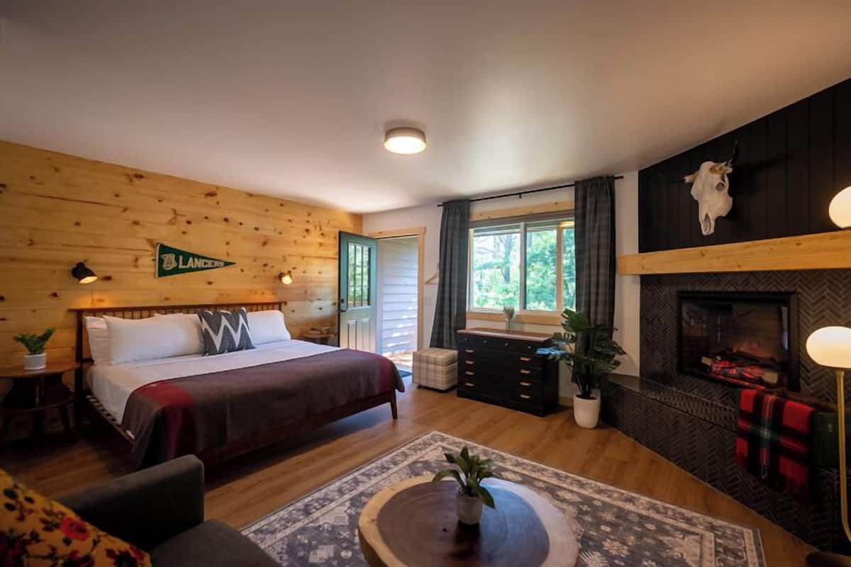 Deluxe suite, uitzicht op zwembad | 1 slaapkamer, individueel gedecoreerd, individueel gemeubileerd