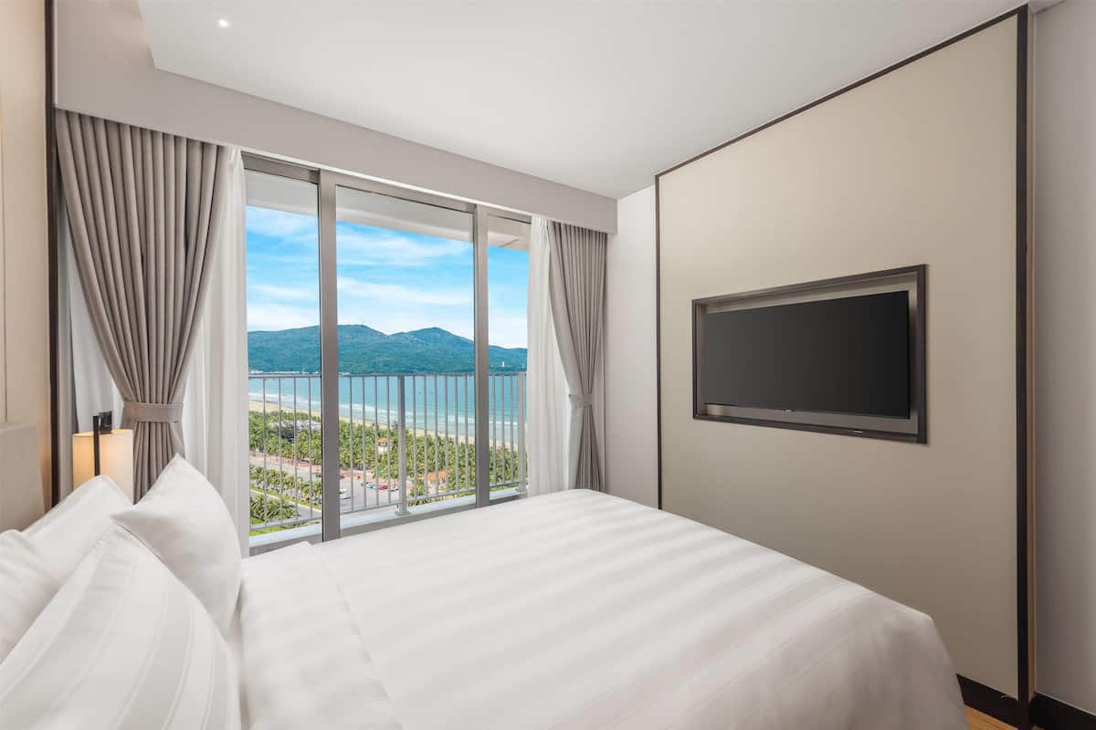 Minibar, in-room safe, desk, blackout drapes