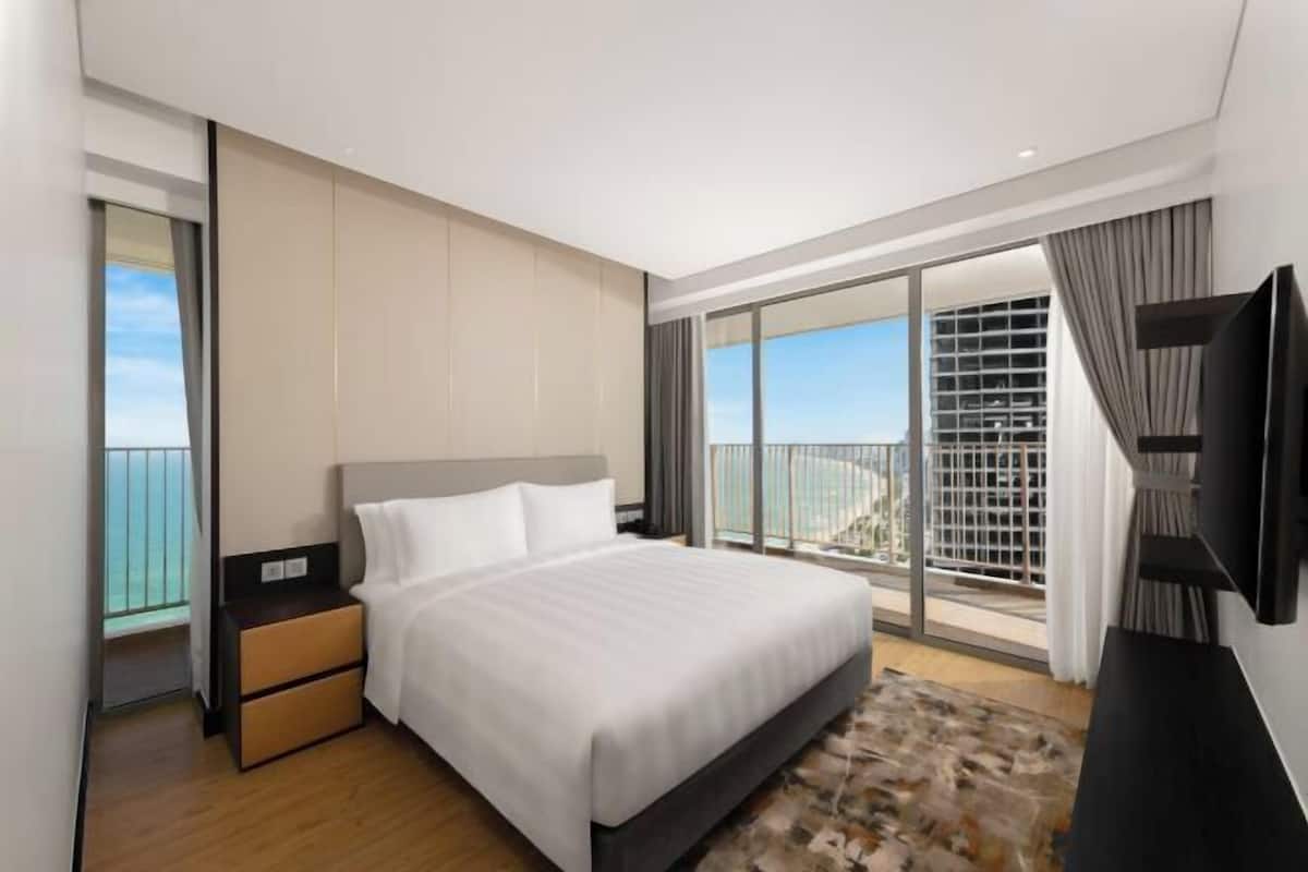 Minibar, in-room safe, desk, blackout drapes