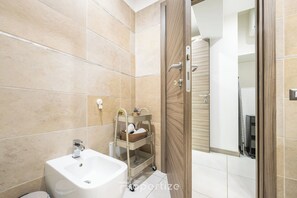 Shower, hair dryer, towels, soap - Urban 7 by Propertize - Cagliari (Cagliari)