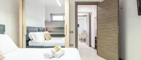 1 habitación, tabla de planchar con plancha, wifi gratis y ropa de cama