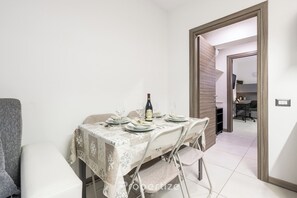 Dining - Urban 7 by Propertize - Cagliari (Cagliari)
