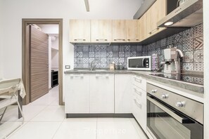 Fridge, microwave, oven, stovetop - Urban 7 by Propertize - Cagliari (Cagliari)