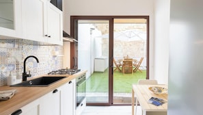 Fridge, oven, stovetop, dishwasher - Alchimìa by Propertize (Cagliari)