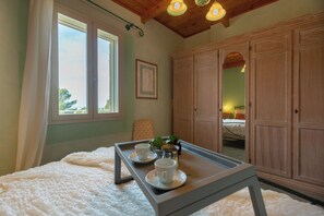 6 slaapkamers, een strijkplank/strijkijzer, gratis wifi, beddengoed