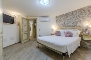 3 bedrooms, free WiFi, bed sheets - Villa Rachele ground floor, private swimming pool (Porto Pinetto)