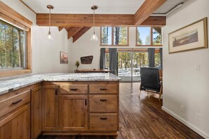 Interior - Chalet Squatch - Cozy-Luxe Cabin Near Village & SHARC! (Sunriver)
