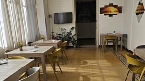 Free daily buffet breakfast - ETNEA ROYAL SUITES (Catania)