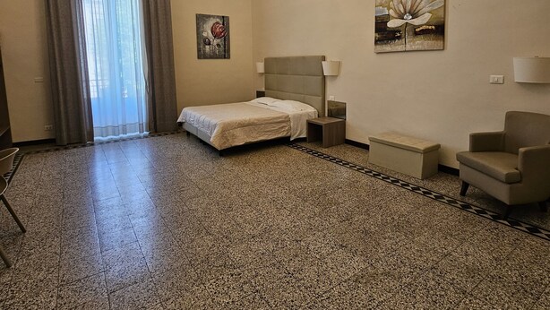 Deluxe Suite | Desk, laptop workspace, WiFi (free) - ETNEA ROYAL SUITES (Catania)