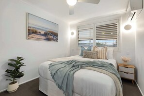 4 bedrooms, iron/ironing board, travel crib, WiFi - The Oceanic (Warana)