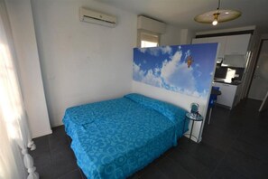 Apartamento, varias habitaciones, balcón, vistas al mar | 1 dormitorio