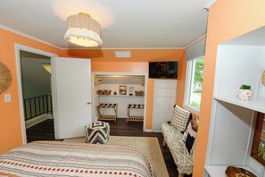 3 bedrooms, iron/ironing board, free WiFi, bed sheets - Colorful & Fun 3br/2ba GEM in East Tawas - Close to Sand, Shops, and Sunrises! (East Tawas)