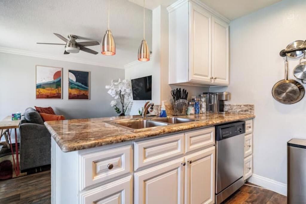 冰箱、微波炉、烤箱、炉灶