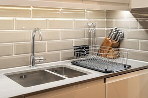 Réfrigérateur, micro-ondes, four, lave-vaisselle