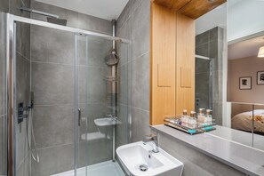Shower, towels