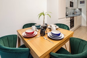 Dining - Charming, Comfortable Flat - PassTheKeys (Bushey)