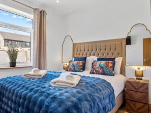 3 bedrooms, iron/ironing board, free WiFi, bed sheets