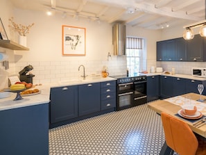 Fridge, microwave, dishwasher, coffee/tea maker - Trendy 2-bed escape in prime central location | Pass the Keys (Shrewsbury)