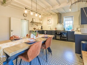 Fridge, microwave, dishwasher, coffee/tea maker - Trendy 2-bed escape in prime central location | Pass the Keys (Shrewsbury)