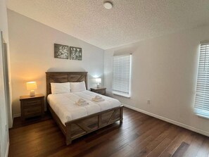 3 chambres, fer et planche à repasser, lit parapluie, Wi-Fi gratuit