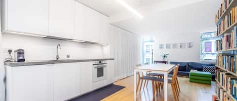 Kühlschrank, Mikrowelle, Ofen, Toaster