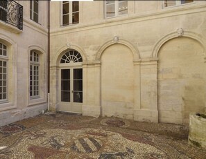 Exterior detail - Hotel Blanchetti (Avignon)