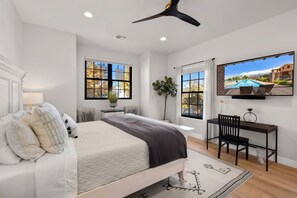 4 chambres, bureau, fer et planche à repasser, lit parapluie