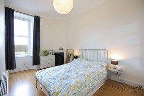 2 bedrooms, iron/ironing board, Internet, bed sheets - Homely 2BD Flat, Heart of Edinburgh (Edinburgh)
