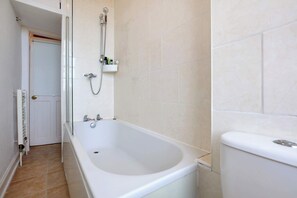 Shower, hair dryer - Homely 2BD Flat, Heart of Edinburgh (Edinburgh)